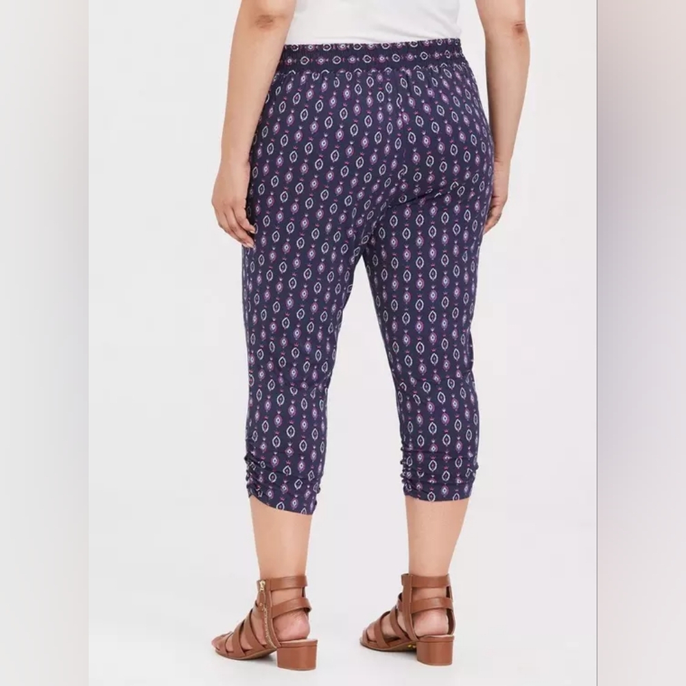 Torrid Blue Patterned Capris - Picture 3 of 4